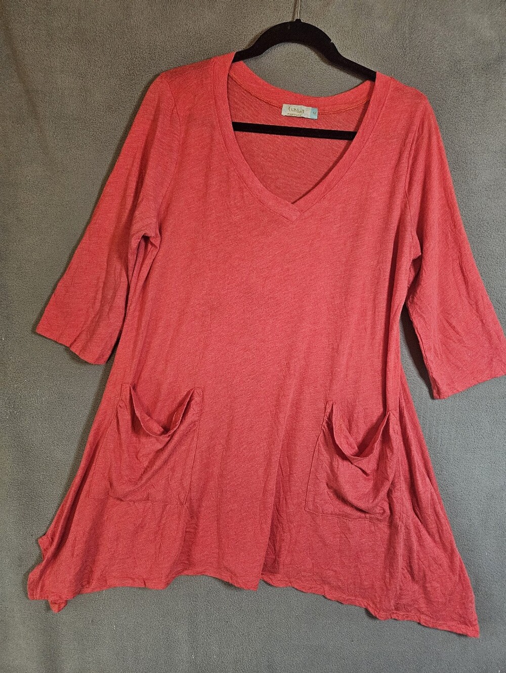 Chalet et Ceci Shirt Flowy Lagenlook Artsy Pockets Vneck Medium Coral 3/4 Sleeve
